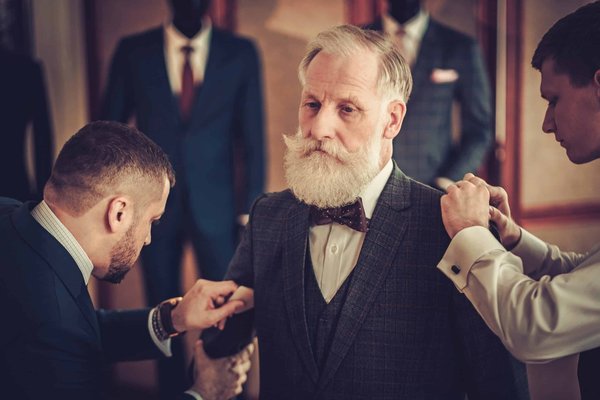 Quels sont les conseils pour créer un coin repas extérieur protégé des intempéries ?